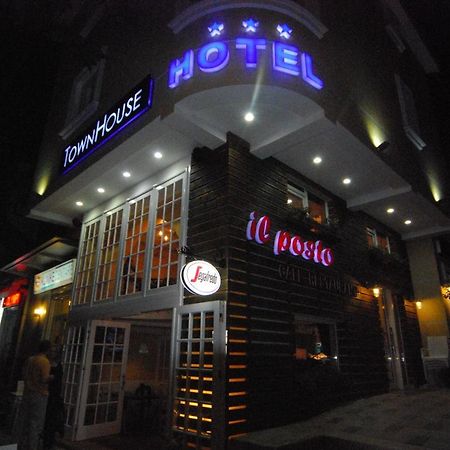 Hotel Town House Tirana Exterior foto