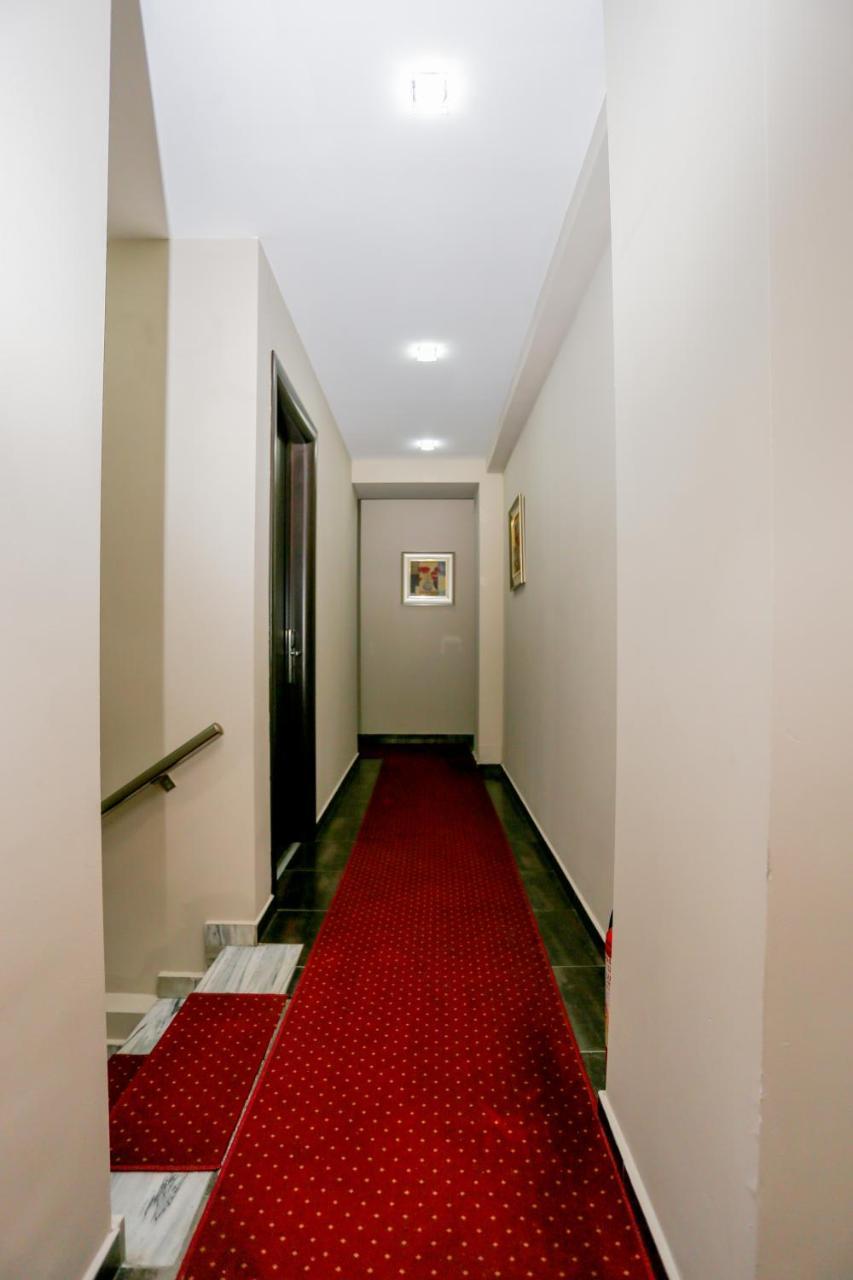 Hotel Town House Tirana Exterior foto