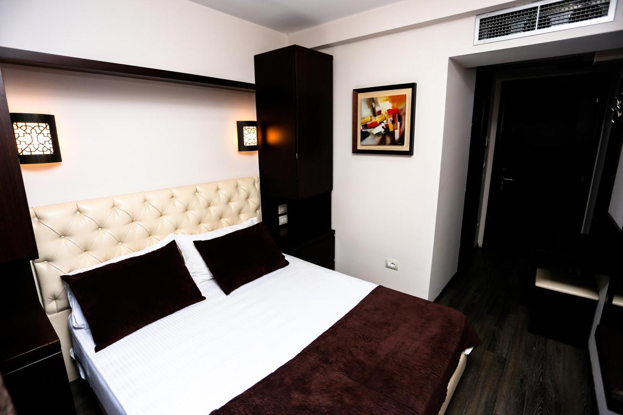 Hotel Town House Tirana Exterior foto
