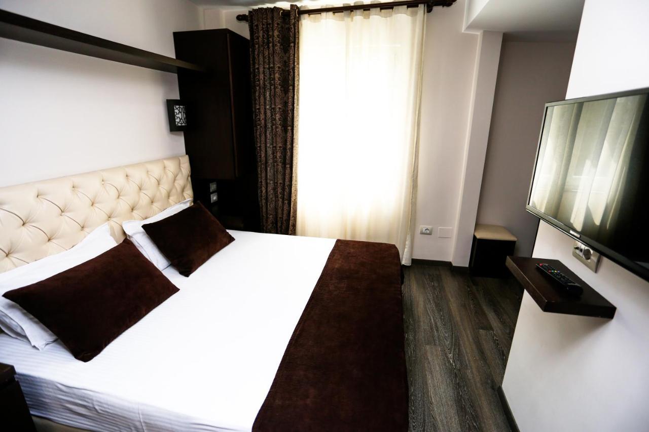 Hotel Town House Tirana Exterior foto