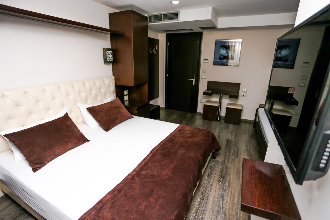 Hotel Town House Tirana Exterior foto