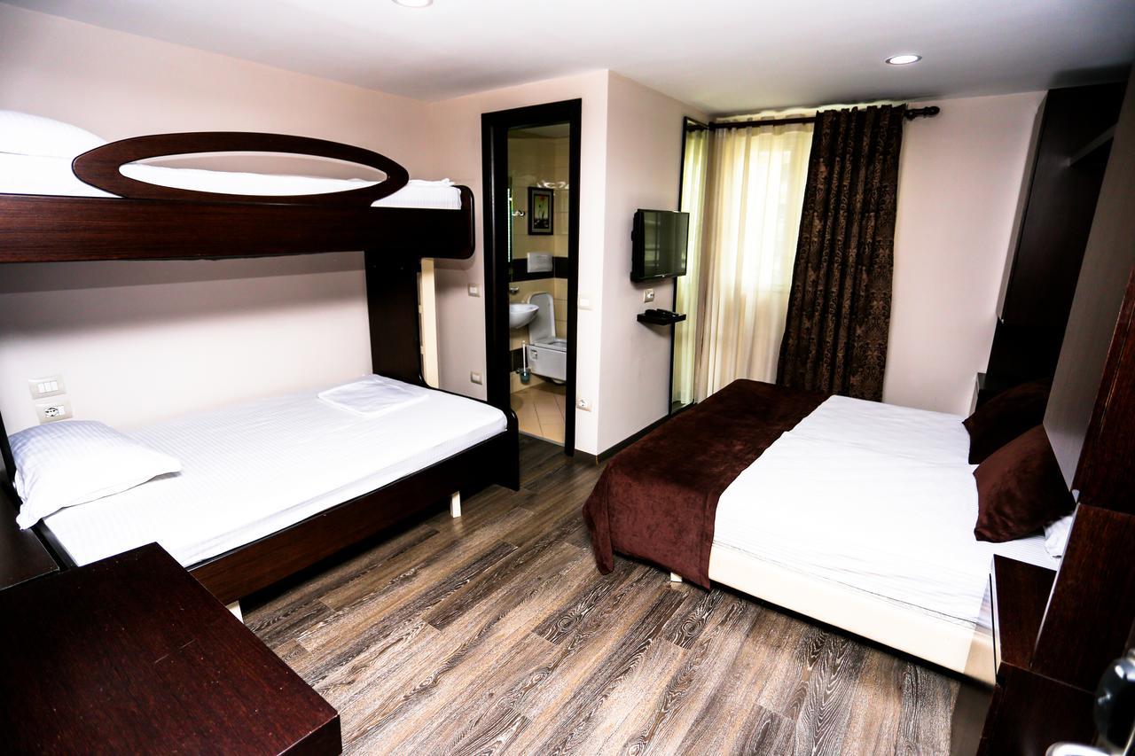 Hotel Town House Tirana Exterior foto